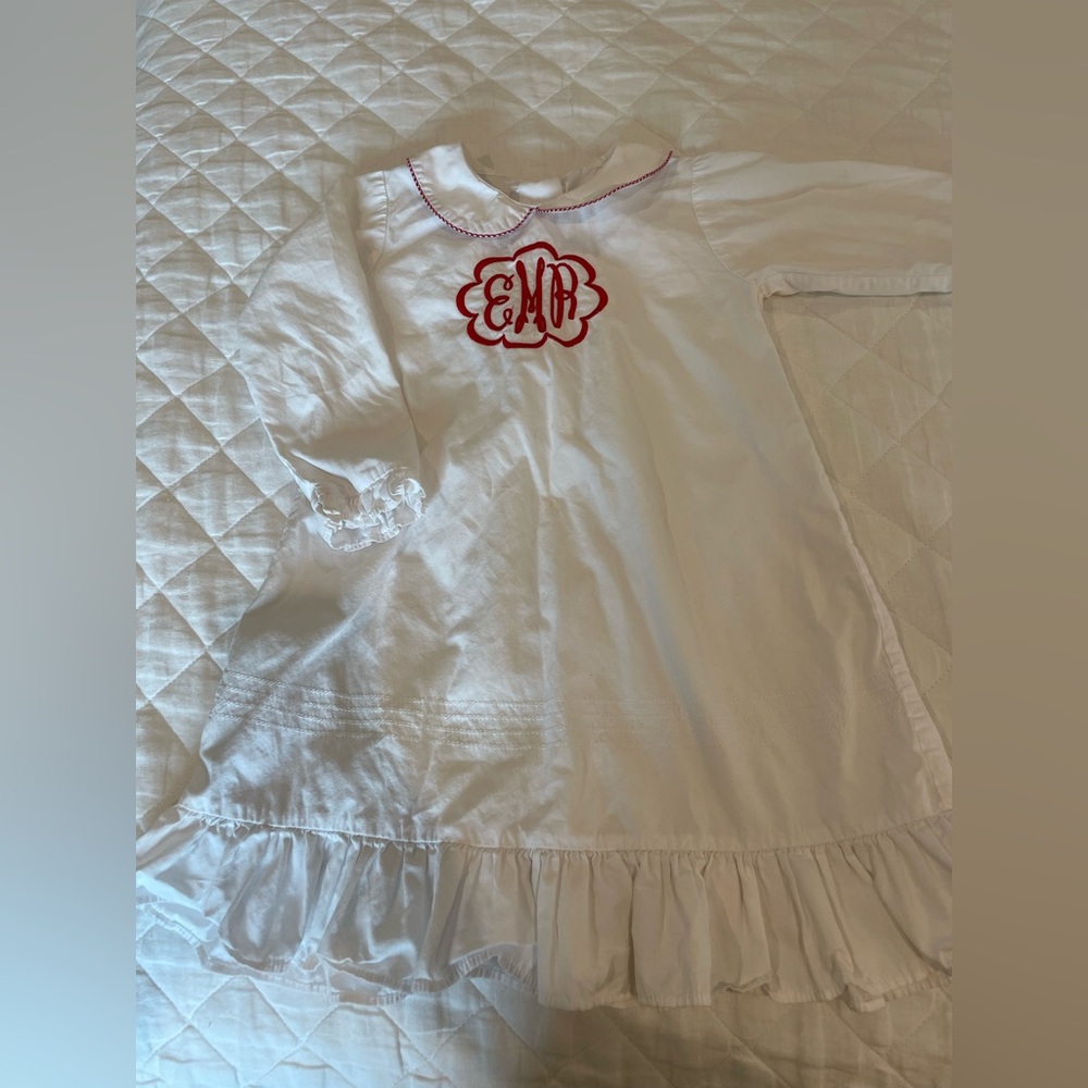 EUC Dondolo girls nightgown. Size 4.